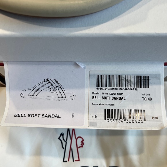 MONCLER BELL SOFT LEATHER SLIDES - Picture 10 of 11